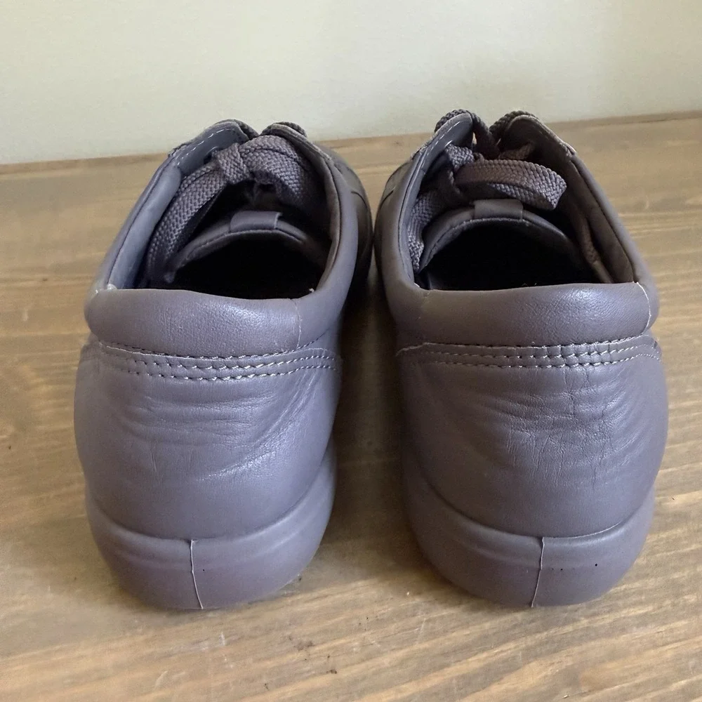 Ecco Women's 7-7.5 Grey Leather Gravity Low Top Lace Up Comfort Sneakers Shoes